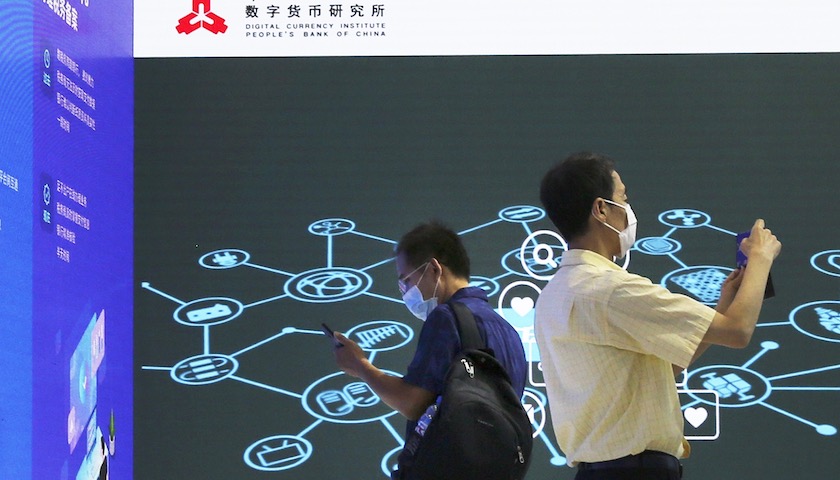 中国人民银行副行长范一飞强调数字人民币的法偿性及其在M0定位下的法律合规要求